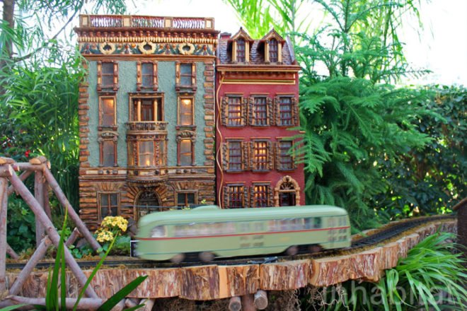 NYBG 2011 Holiday Train Show, new york botanical garden, holiday train show, applied imagination, paul busse, new york botanical garden train show, buildings made from plant parts, sculptures made from plants