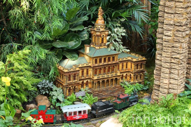 NYBG 2011 Holiday Train Show, new york botanical garden, holiday train show, applied imagination, paul busse, new york botanical garden train show, buildings made from plant parts, sculptures made from plants