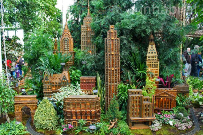 NYBG 2011 Holiday Train Show, new york botanical garden, holiday train show, applied imagination, paul busse, new york botanical garden train show, buildings made from plant parts, sculptures made from plants