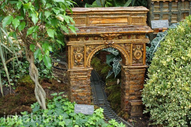 NYBG 2011 Holiday Train Show, new york botanical garden, holiday train show, applied imagination, paul busse, new york botanical garden train show, buildings made from plant parts, sculptures made from plants