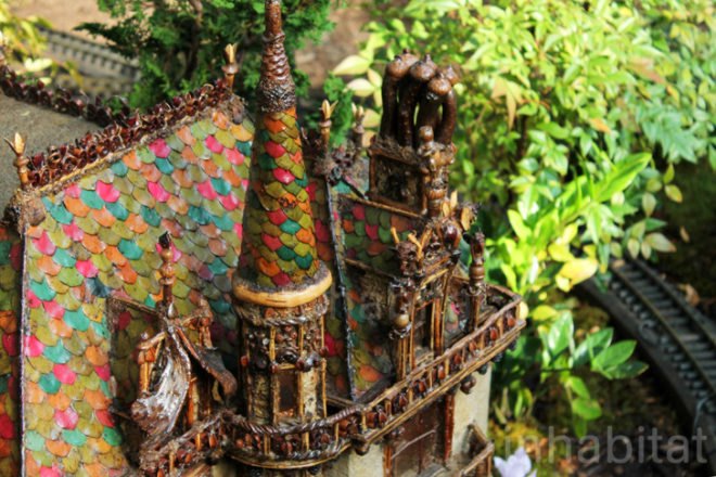 NYBG 2011 Holiday Train Show, new york botanical garden, holiday train show, applied imagination, paul busse, new york botanical garden train show, buildings made from plant parts, sculptures made from plants