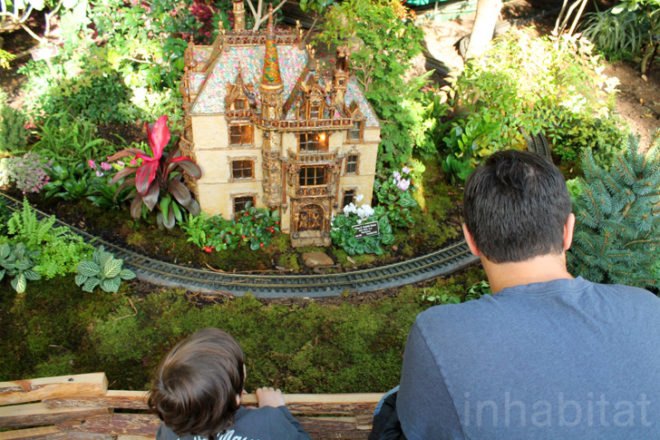 NYBG 2011 Holiday Train Show, new york botanical garden, holiday train show, applied imagination, paul busse, new york botanical garden train show, buildings made from plant parts, sculptures made from plants