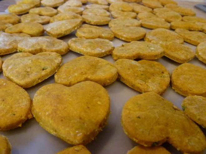 Pumpkin Peanut Butter Doggie Cookies, dog biscuits, dog cookies, pumpkin, peanut butter, vegetarian dog biscuits, dog treats, diy, homemade, homemade dog treats