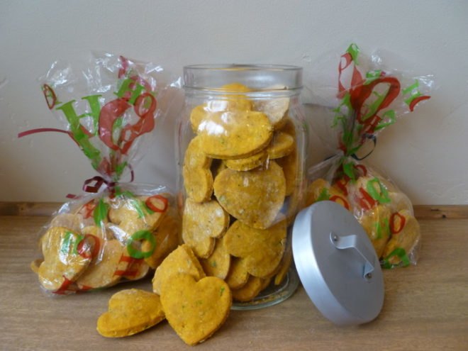 Pumpkin Peanut Butter Doggie Cookies, dog biscuits, dog cookies, pumpkin, peanut butter, vegetarian dog biscuits, dog treats, diy, homemade, homemade dog treats