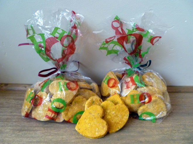 Pumpkin Peanut Butter Doggie Cookies, dog biscuits, dog cookies, pumpkin, peanut butter, vegetarian dog biscuits, dog treats, diy, homemade, homemade dog treats