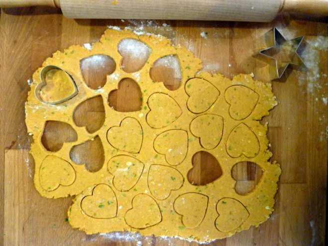 Pumpkin Peanut Butter Doggie Cookies, dog biscuits, dog cookies, pumpkin, peanut butter, vegetarian dog biscuits, dog treats, diy, homemade, homemade dog treats