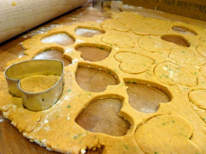 Pumpkin Peanut Butter Doggie Cookies, dog biscuits, dog cookies, pumpkin, peanut butter, vegetarian dog biscuits, dog treats, diy, homemade, homemade dog treats