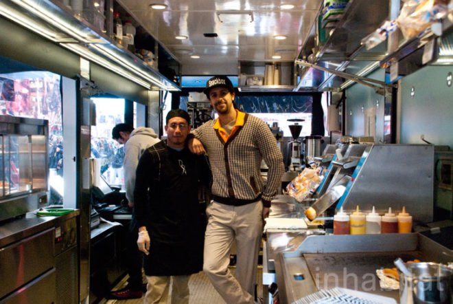 SnackBox; Times Square; New York; New York City; Aedifica; MuvBox; Amanda Coen; Amanda Silvana Coen; pop-up; sustainable design; self-sustaining; green design; eco friendly; eco design; street food; Inhabitat; InhabitatNYC; innovative design