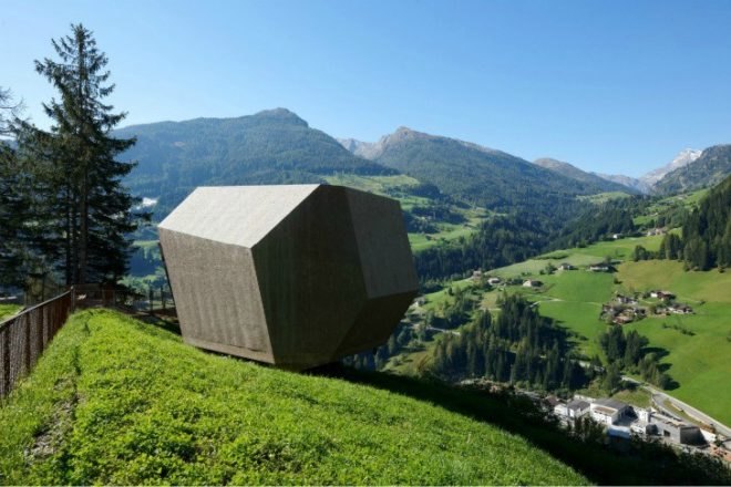 Timmelsjoch, timmelsjoch experience, outdoor pavilion, led sculpture, pavilion, garnets, Werner Tscholl