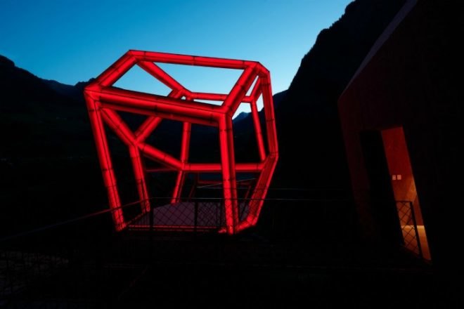 Timmelsjoch, timmelsjoch experience, outdoor pavilion, led sculpture, pavilion, garnets, Werner Tscholl