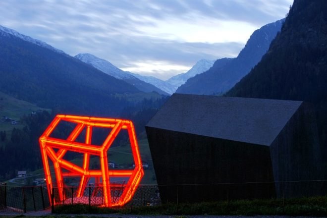 Timmelsjoch, timmelsjoch experience, outdoor pavilion, led sculpture, pavilion, garnets, Werner Tscholl