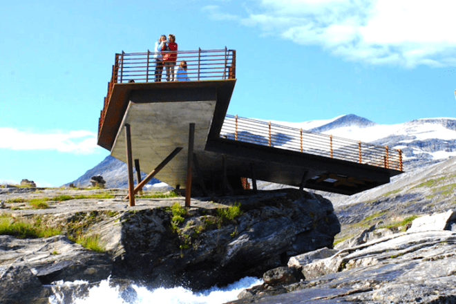 Norwegian Public Roads Administration, national tourist routes, korten steel, Norway, Trollstigen, Trollstigen Plateau, Reiulf Ramstad, korsten steel, minimalist design, green roof, nature, Rauma council, walkways, platforms, green design, sustainable design, eco-design