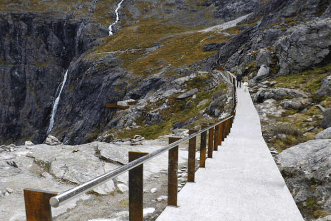 Norwegian Public Roads Administration, national tourist routes, korten steel, Norway, Trollstigen, Trollstigen Plateau, Reiulf Ramstad, korsten steel, minimalist design, green roof, nature, Rauma council, walkways, platforms, green design, sustainable design, eco-design