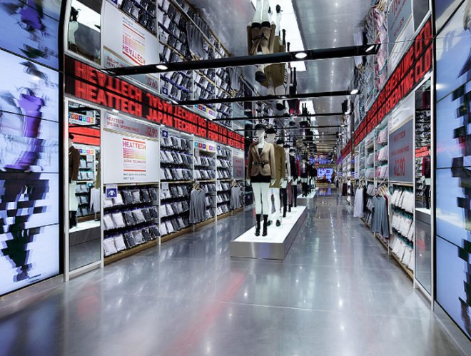 green design, eco design, sustainable design, LCD screens, UNIQLO, Wonderwall design, UV-coated insulated glass, flagship store, UNIQLO flagship, 5th avenue