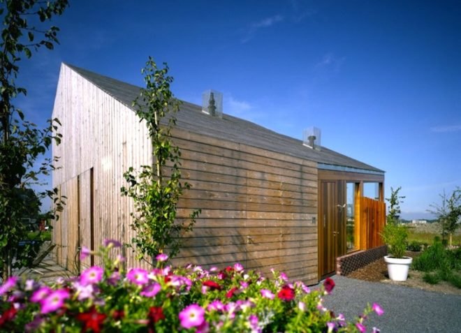 The Dogma House, Onix Architecture, The Netherlands, Danish Directors, the Dogma Rules, Zuiderburen district, Leeuwarden, minimalist, natural materials, locally-sourced materials, green design, sustainable design, eco design, eco-architecture, Alex van de Beld, Haiko Meijer, sloping roof