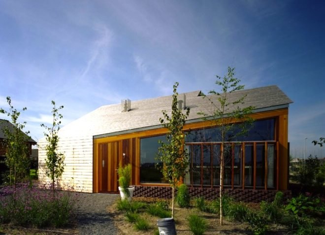 The Dogma House, Onix Architecture, The Netherlands, Danish Directors, the Dogma Rules, Zuiderburen district, Leeuwarden, minimalist, natural materials, locally-sourced materials, green design, sustainable design, eco design, eco-architecture, Alex van de Beld, Haiko Meijer, sloping roof