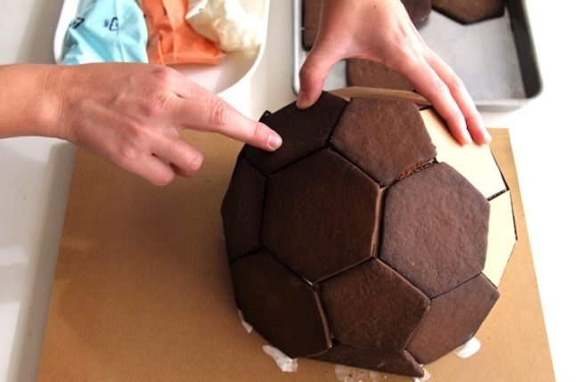 Scout Regalia, LA, gingerbread house, gingerbread, geodesic gingerbread dome, wondrous winterland, green holidays, green design, sustainable design, eco-design, holiday gifts, DIY, baked goods