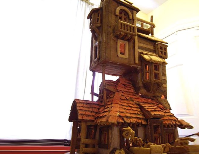 harry potter, harry potter gingerbread house, Weasley gingerbread house, muggle gingerbread house, potter gingerbread house, cool gingerbread house, unique gingerbread house, gingerbread house, how to make a gingerbread house, great gingerbread house, holiday decorations, holiday festivities, holiday activities, family activities