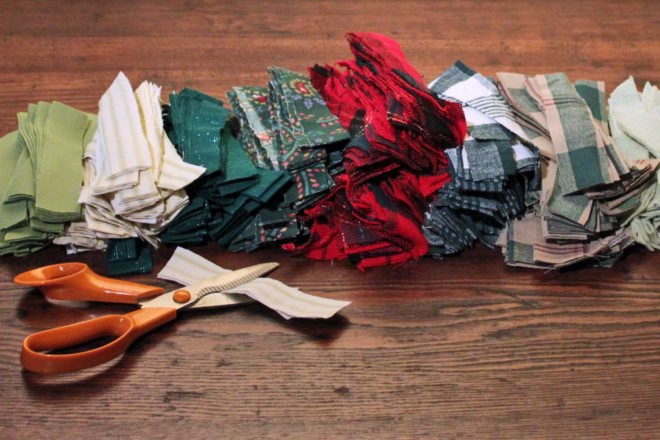 scrap fabric, holiday wreath, christmas, diy easy projetcs, how to, instructions, upcycled, remnant, eco, sustainable, recycled, gift, crafts, holiday wreaths, diy wreath, hot to make a wreath, fabric wreaths, diy fabric wreaths, eco wreaths, diy holiday projects, diy christmas projects