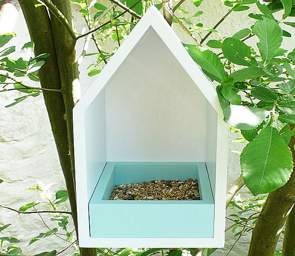 bird nesting box, sophie conran, bird houss, classic birdhouses, colorful birdhouses, bird feeders, backyard bird houses, green birdhouses, eco birdhouses, bird watching