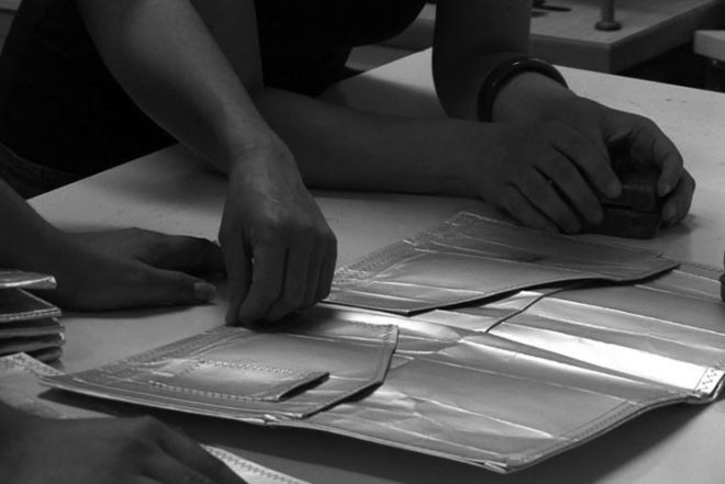 Recycled Materials,Green Products,green packaging,Recycled Milk Cartons,portuguese design,social design,recycled wallet
