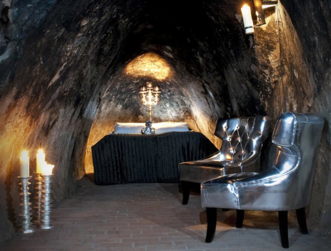 green design, eco design, sustainable design, Chulo Canyon House, Missouri Cave Land, Festus, Sala Silvermine, Cave Palace Ranch, Beckham Creek Cave Lodge, Iran's Cave Homes, Cave dwellings, modern Cave homes, cave house, livaeble cave, sustainable architecture, geothermic heat, solar gain