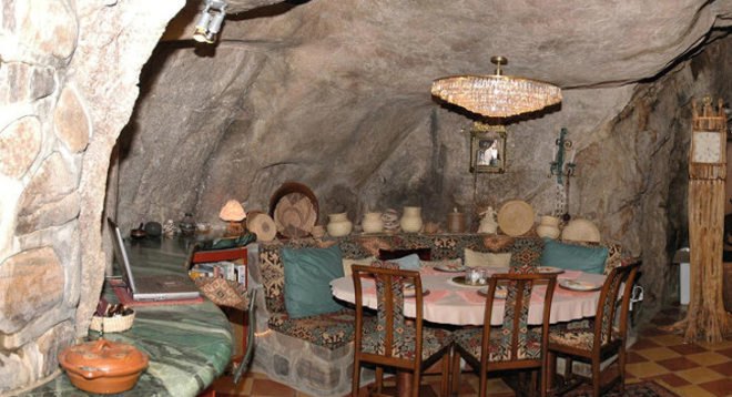 green design, eco design, sustainable design, Chulo Canyon House, Missouri Cave Land, Festus, Sala Silvermine, Cave Palace Ranch, Beckham Creek Cave Lodge, Iran's Cave Homes, Cave dwellings, modern Cave homes, cave house, livaeble cave, sustainable architecture, geothermic heat, solar gain
