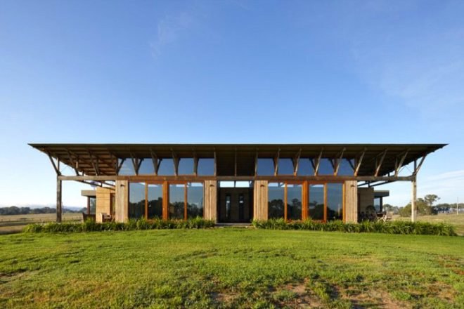 Glenhope House, JOH Architects, rammed earth wall, vacation house, melbourne, rainwater collection