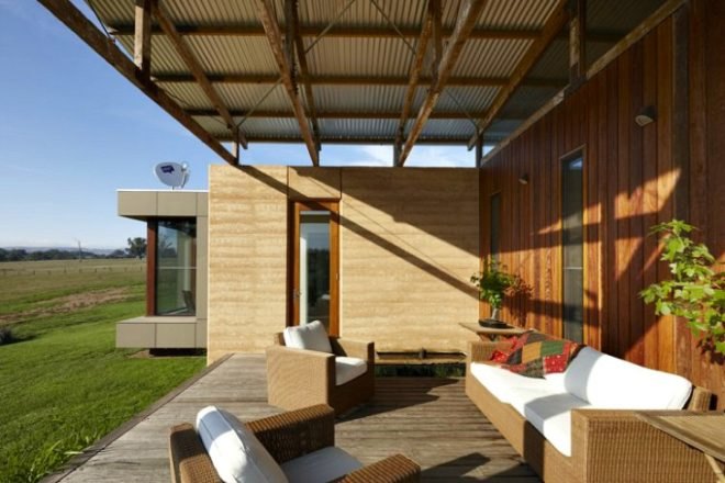 Glenhope House, JOH Architects, rammed earth wall, vacation house, melbourne, rainwater collection