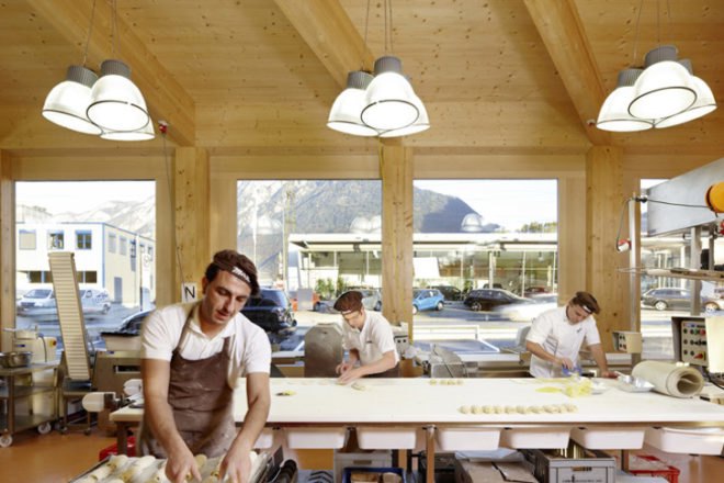 MINERGIE, Merz Produktion Rossboden, Clavuot, Swiss green building, green bakery, green restaurant, green roof, MINERGIE restaurant, daylighting, heat recovery, green bakery