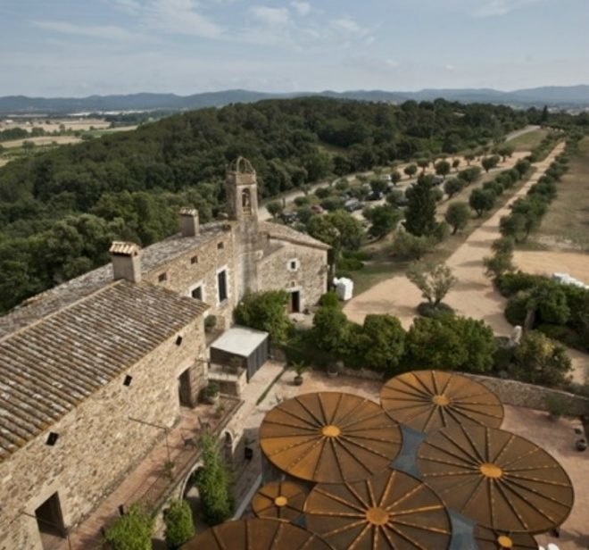 castell d'emporda, concrete, pavilion, terrace roof, steel parasol design, spanish hotel design, costa brava, dutch design, rustic castle terrace