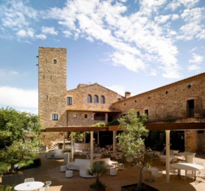 castell d'emporda, concrete, pavilion, terrace roof, steel parasol design, spanish hotel design, costa brava, dutch design, rustic castle terrace