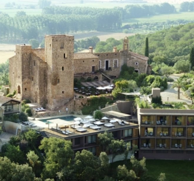 castell d'emporda, concrete, pavilion, terrace roof, steel parasol design, spanish hotel design, costa brava, dutch design, rustic castle terrace