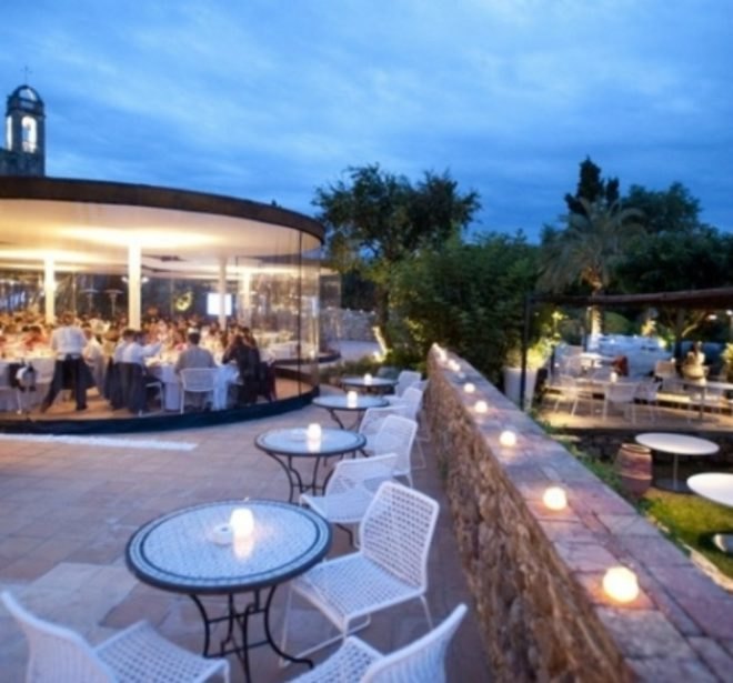 castell d'emporda, concrete, pavilion, terrace roof, steel parasol design, spanish hotel design, costa brava, dutch design, rustic castle terrace