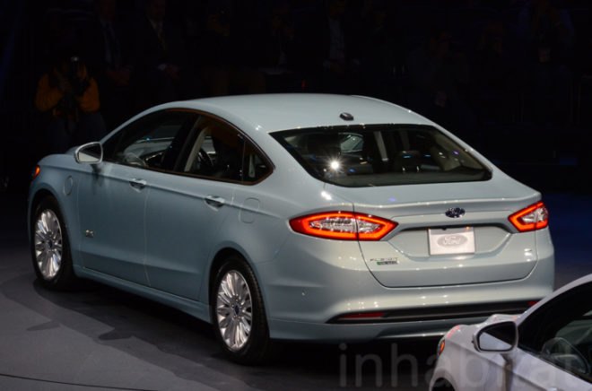ford fusion, 2013 ford fusion, detroit auto show, 2012 detroit auto show, naias, north american international auto show, green cars, hybrid cars, ford hybrid fusion, green design, sustainable design, green transportation, sustainable transportation, energy-efficient transportation, ford fusion, fusion energi