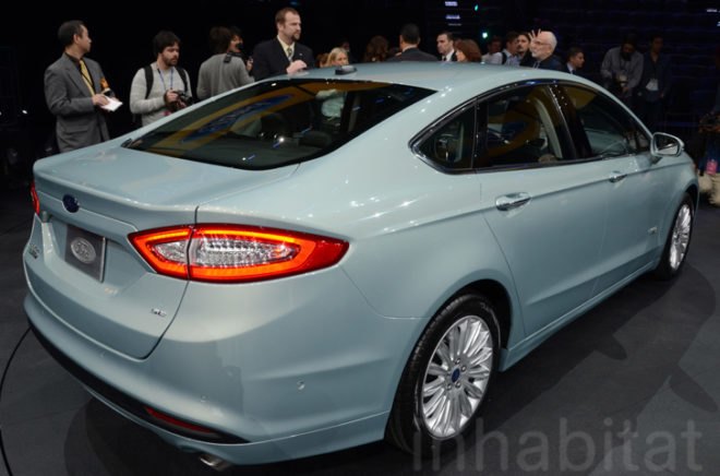 ford fusion, 2013 ford fusion, detroit auto show, 2012 detroit auto show, naias, north american international auto show, green cars, hybrid cars, ford hybrid fusion, green design, sustainable design, green transportation, sustainable transportation, energy-efficient transportation, ford fusion, fusion energi