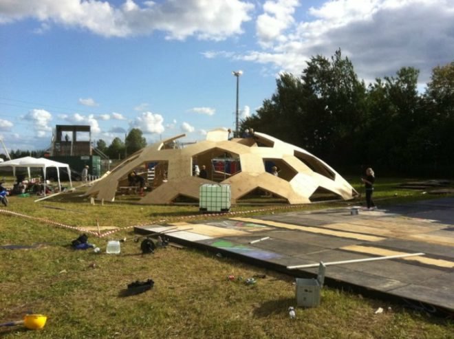 geodesic dome, roskilde festival, Kristoffer Tejlgaard, Henrik Almegaard, danish design, hexagon lattice, plywood hexagons, interconnected shapes, reused structure