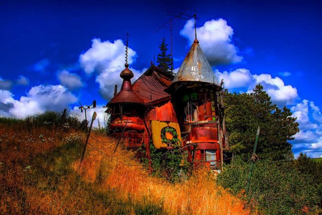 vic moore, victor moore, green architecture, eco architecture, eco caste, green castle, recycled material castle, recycled materials, reclaimed materials, eco materials, low cost materials, low cost architecture, stories from the methow