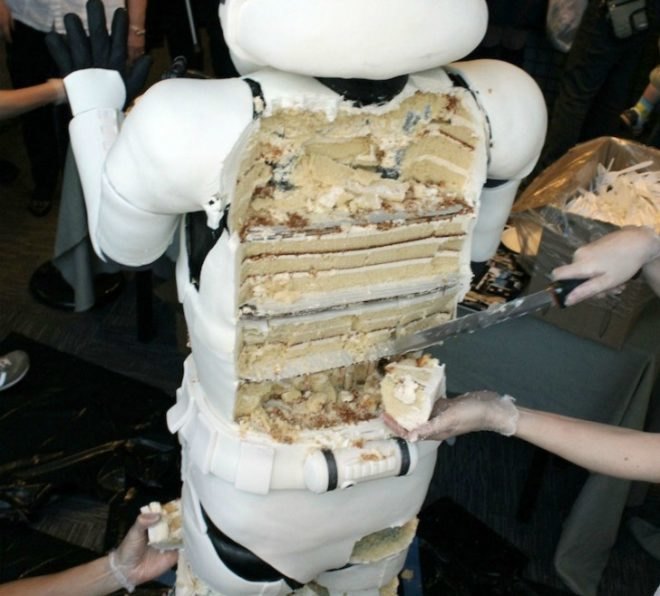 amanda oakleaf cakes, stormtrooper cake, lifesized star wars cake, sci fi geek cake, nerds eat star wars, sci fi soldier, character cake