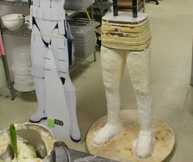 amanda oakleaf cakes, stormtrooper cake, lifesized star wars cake, sci fi geek cake, nerds eat star wars, sci fi soldier, character cake