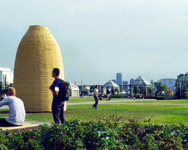 art, Green Materials, Sustainable Materials, Urban design, Yokohama Triennial in Japan, Casagrande & Rintala, Finnish art, Bird Hangar, spreading seeds, balloons, latex balloons, public installation, japan, finnish design