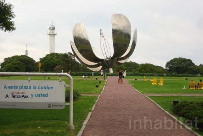 Art, Botanical, Urban design, Plaza de las Naciones Unidas, ONU, Buenos Aires, Argentina, metallic flower, aluminum flower, flower sculpture, Floralis Generica, Eduardo Catalano, aluminum, stainless steel, hydraulic mechanics, Walter Gropius, Harvard, Massachusetts Institute of Technology, public art, mobile sculpture