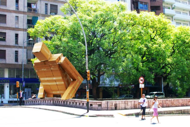 Art, Animals, Green Materials, Recycling / Compost, Pablo Curutchet, argentine art, cardboard boxes, recycled cardboard, ephemeral art, cardboard box man, cardboard box dog