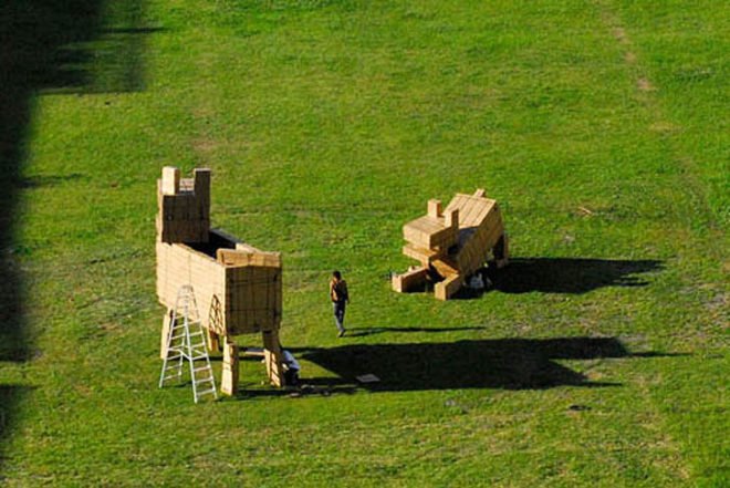 Art, Animals, Green Materials, Recycling / Compost, Pablo Curutchet, argentine art, cardboard boxes, recycled cardboard, ephemeral art, cardboard box man, cardboard box dog