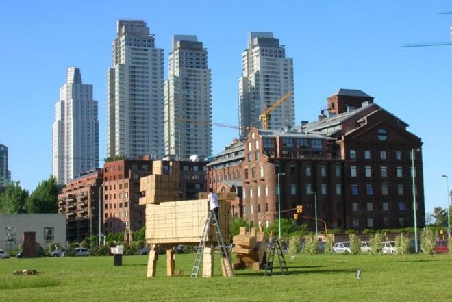 Art, Animals, Green Materials, Recycling / Compost, Pablo Curutchet, argentine art, cardboard boxes, recycled cardboard, ephemeral art, cardboard box man, cardboard box dog