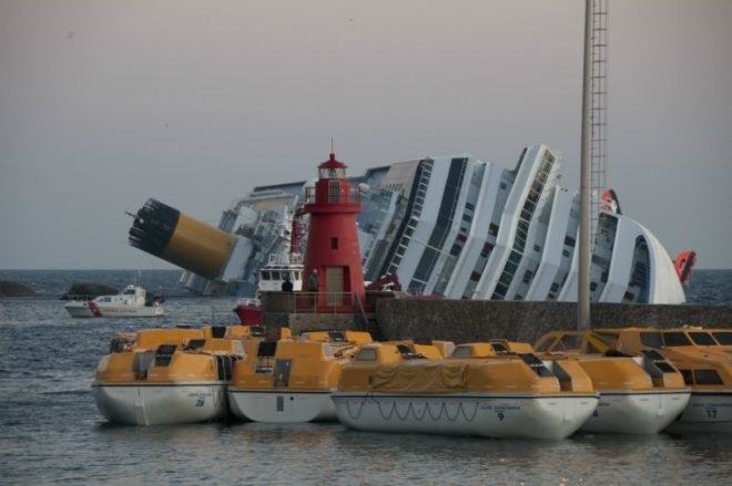 costa concordia, tuscan archipelago national park, mediterranian monk seal, cruise liner, fuel leak, toxic spill, hot-tapping oil, shipwreck salvage,environmental disaster, oil spill, oil leak