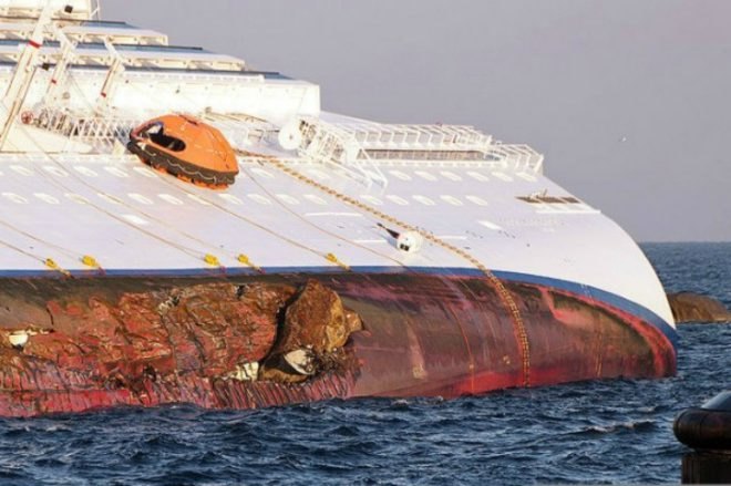 costa concordia, tuscan archipelago national park, mediterranian monk seal, cruise liner, fuel leak, toxic spill, hot-tapping oil, shipwreck salvage,environmental disaster, oil spill, oil leak