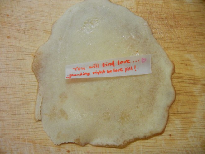 DIY, diy food, diy fortune cookies, fortune cookie diy, homemade fortune cookies, how to fortune cookies, how to make fortune cookies, make fortune cookies, valentine’s day, valentine’s day cookie recipe, inhabitat diy, make your own fortune cookies, do it yourself, yuka yoneda