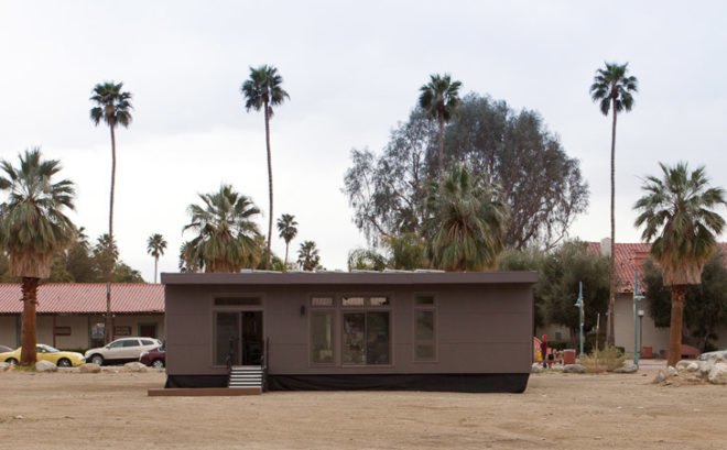 LivingHomes' C6 in Palm Springs; Photo ©LivingHomes