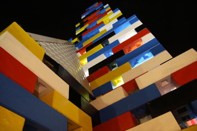 eco architecture, lego construction, loos.fm design, abondantus giganticus, grenswerk festival, dutch design, sustainable materials, recyclable materials, temporary spaces, temporary pavilion, lego bricks, lego, lego building, lego architecture